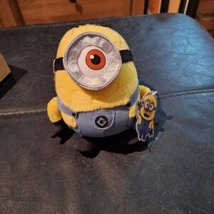 Universal Studios Despicable Me Stuart Minion 7" Plush